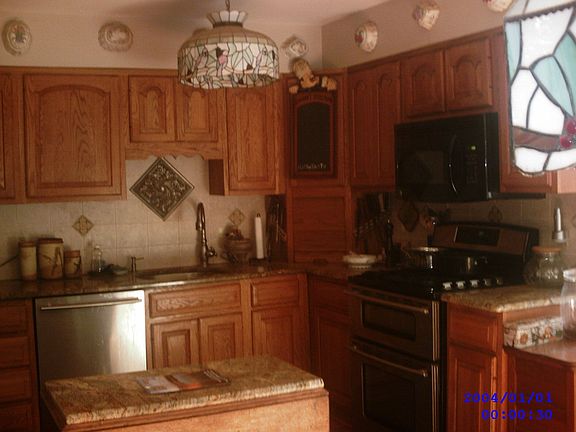 25' x 25' Country Kitchen