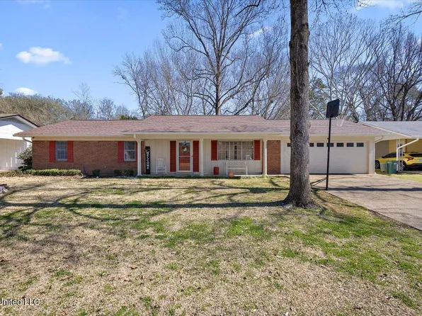 2106 Country Club Dr, Yazoo City, MS 39194