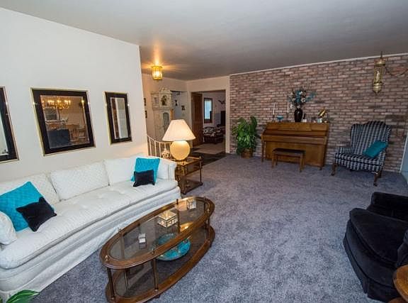 4th image of 145 Woodhill Ln