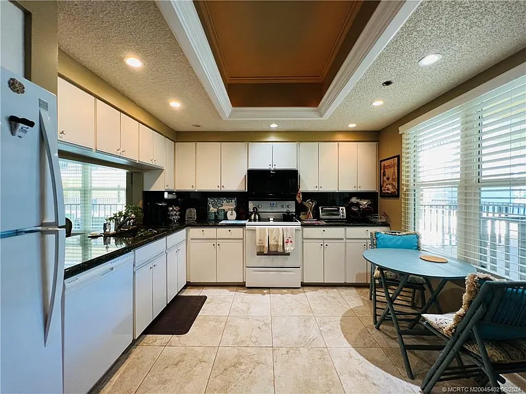 221 NE Plantation Rd #215 — Photo 40