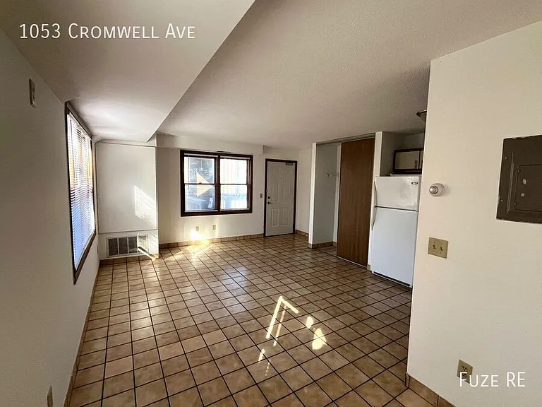 1053 Cromwell Ave — Photo 3