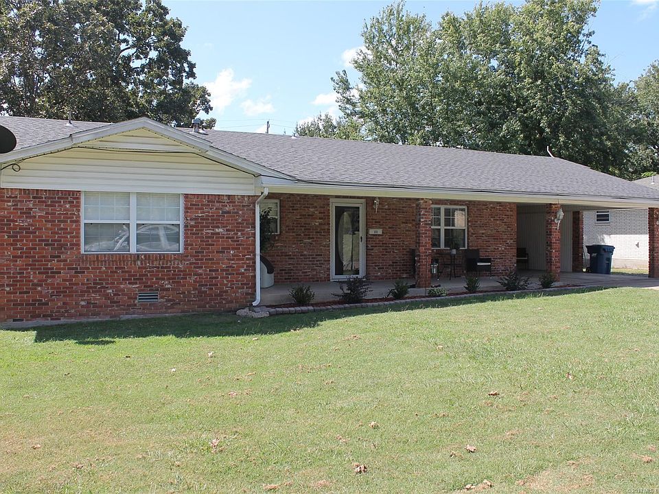 1st image of 808 E Pierce Ave