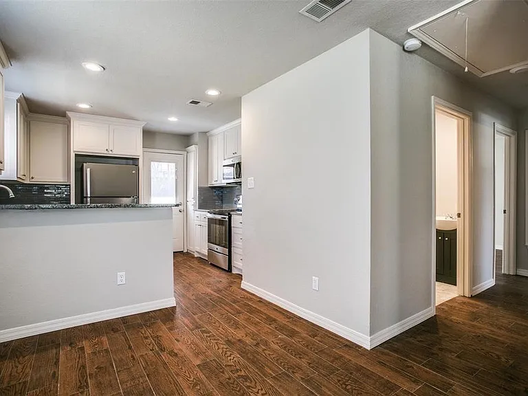 3000 Penny Ln — Photo 8