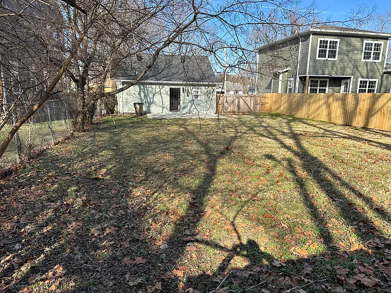 2411 Alameda St — Photo 4