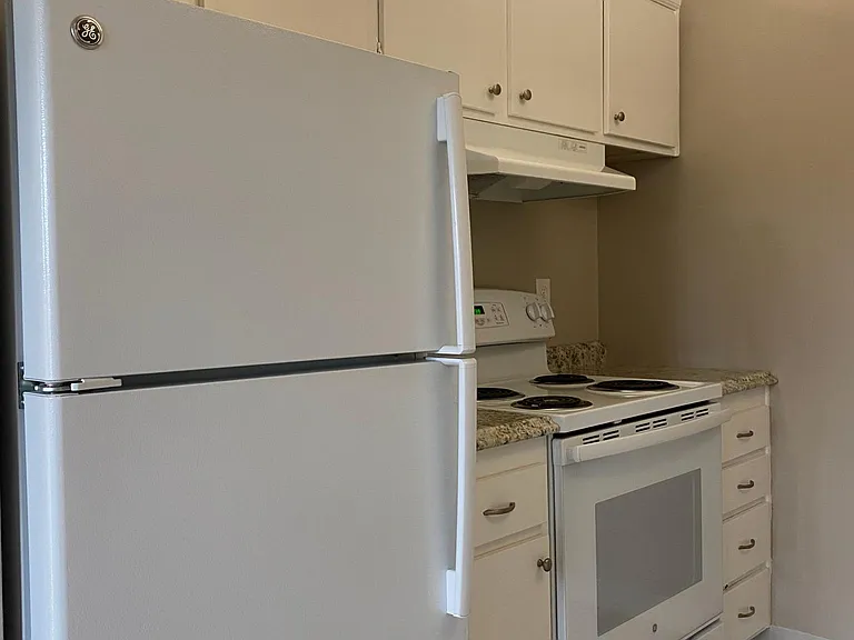 Hacienda Apartments — Photo 9