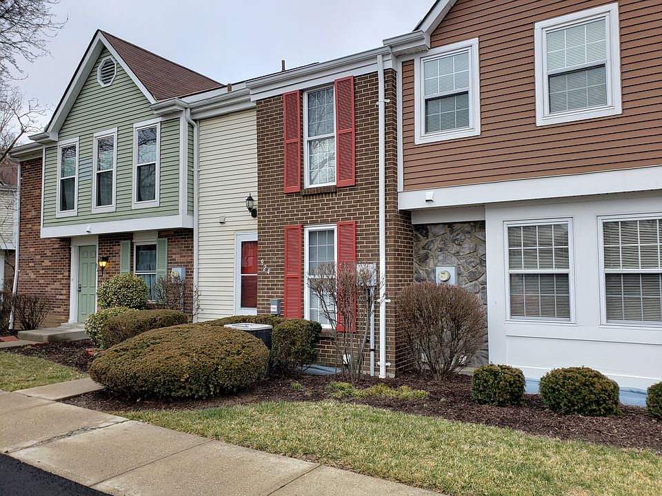 1st image of 924 Woodlyn Dr N
