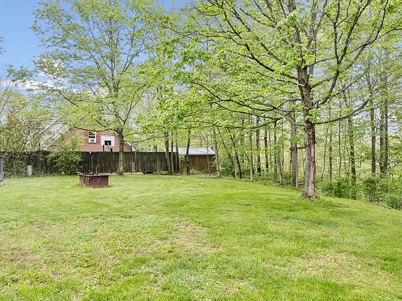 5th image of 30 Heritage Hill Dr