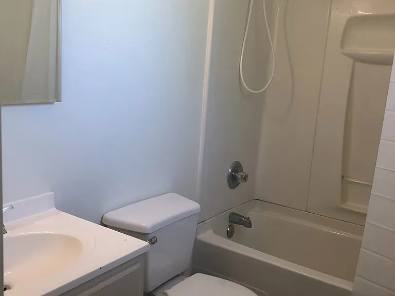 925 Hasvold Dr — Photo 1