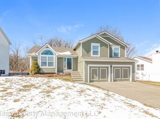 11632 N Charlotte St, Kansas City, MO 64155
