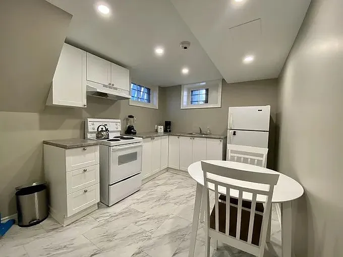 427 Main St #1 — Photo 5