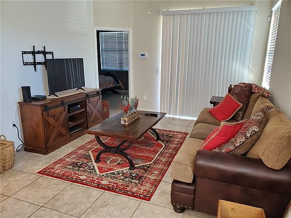 4th image of 2481 Seven Oaks Dr