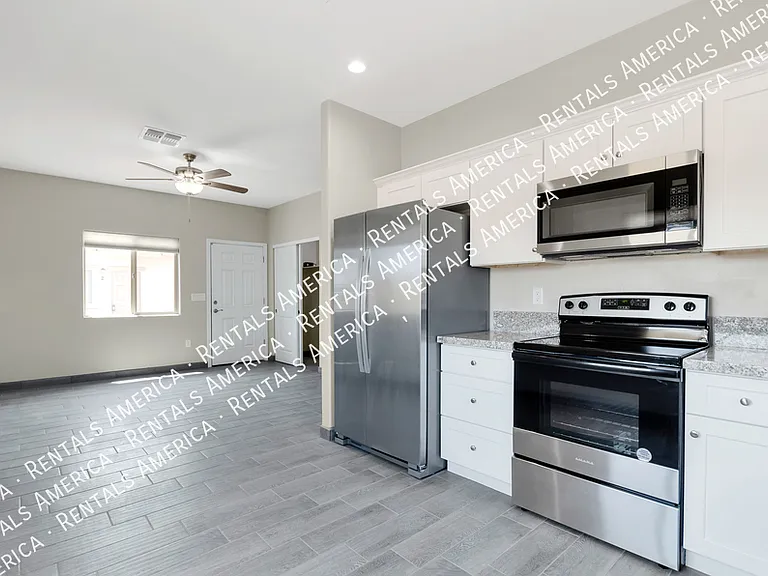 820 E 35th St #2 — Photo 14