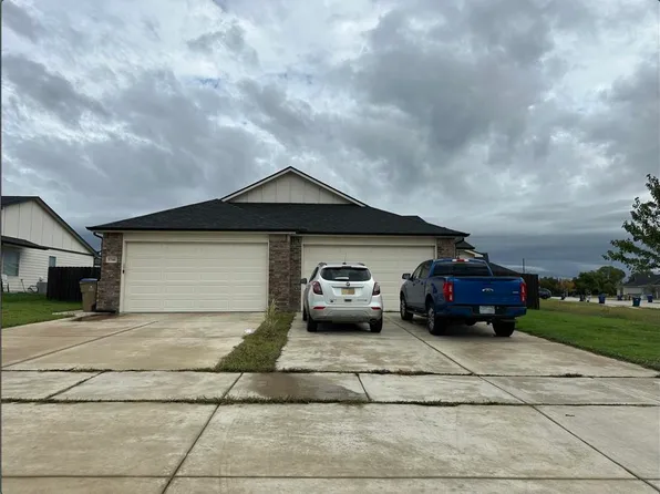 5746 E Bristol St, Wichita, KS 67220