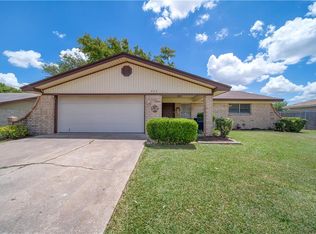800 Rolling Hills Dr, Hewitt, TX 76643