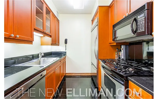 Rented by Douglas Elliman | media 19