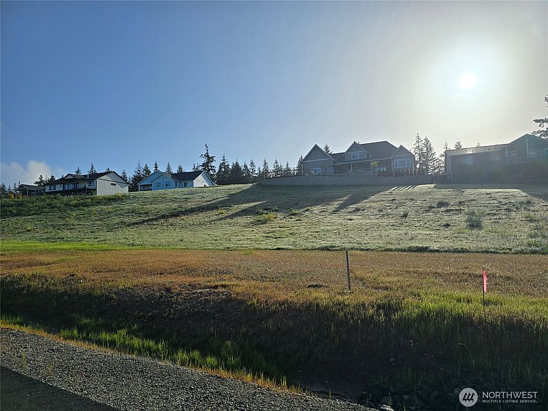 3rd image of 80 E Virgil Drive W