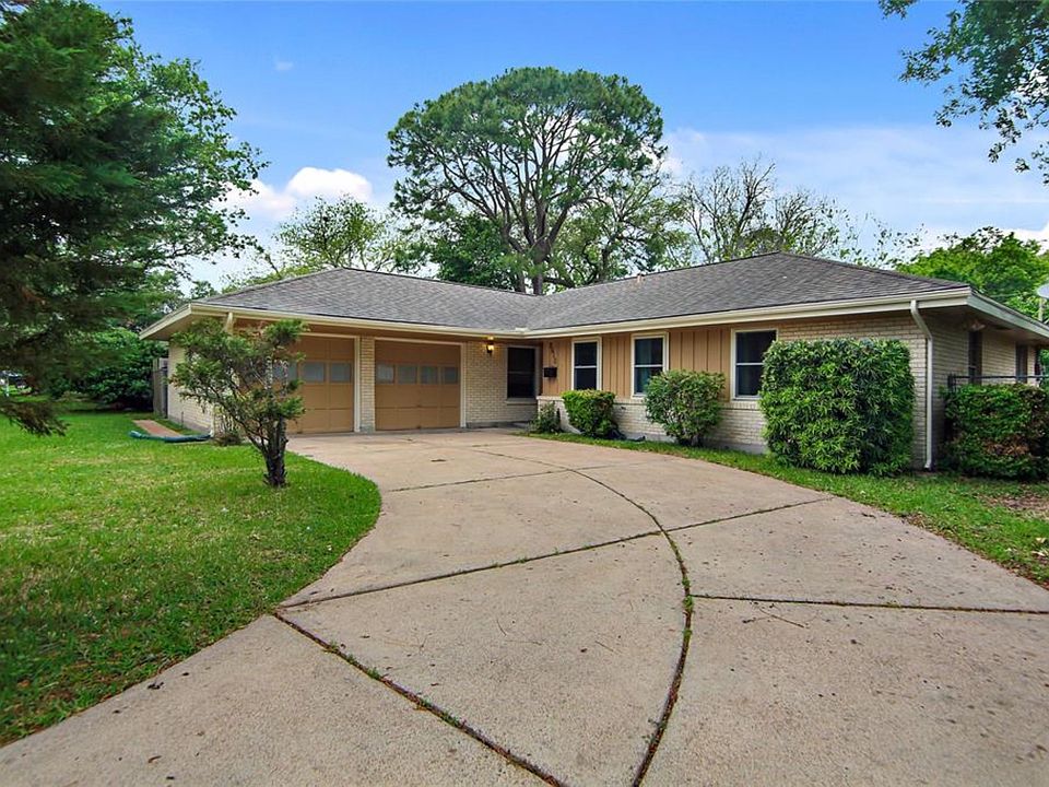 1st image of 2610 Meadow Ln
