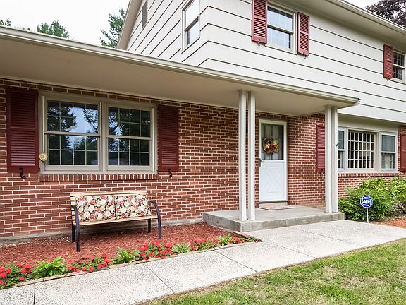 4th image of 45 Brentwood Dr