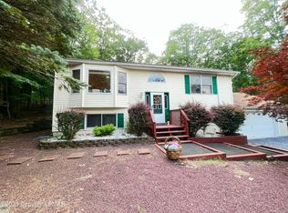 2223 Southport Dr, Bushkill, PA 18324