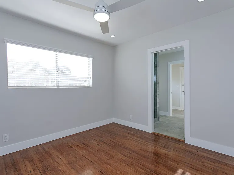783 E Grand Ave — Photo 18