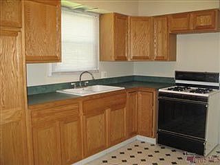 4th image of 824 Manitou Ave