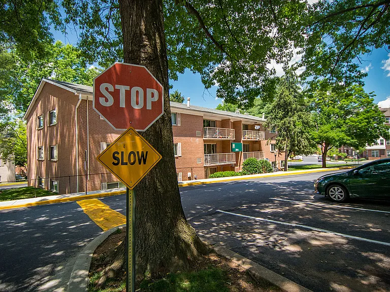 Spring Ridge Apartments Building Signage