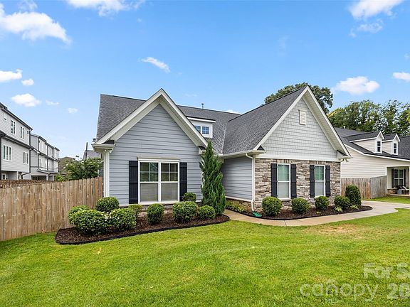 2nd image of 3826 Dewitt Ln