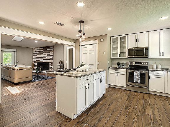 5th image of 222 Hemlock Dr