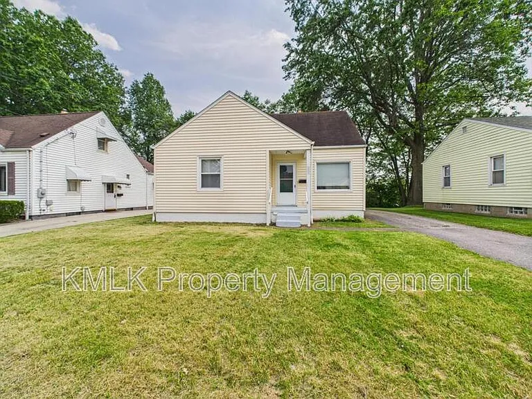 636 Lurie Ave — Photo 2
