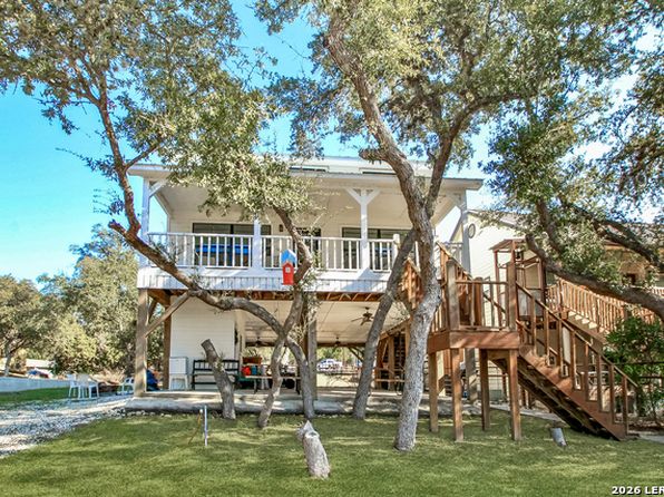 912 NW Pebble Beach Rd