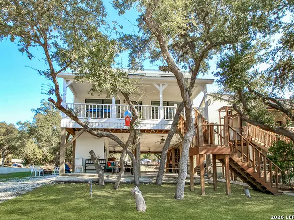 912 NW Pebble Beach Rd, Pipe Creek, TX 78063