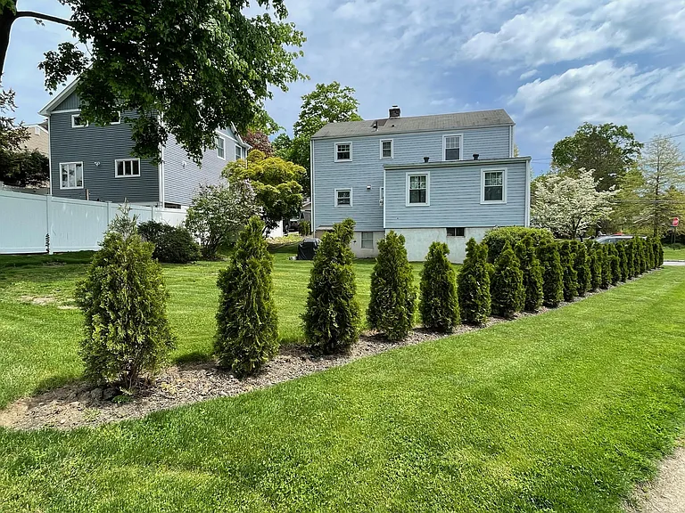 3 Seneca Ave — Photo 24