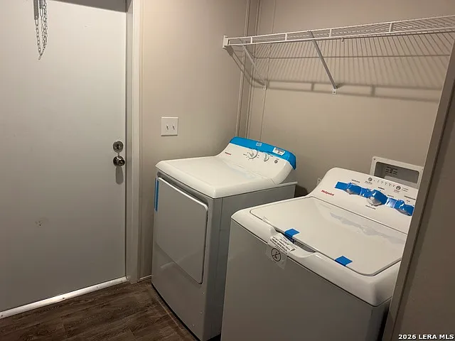 2 bed, 2.0 bath, 820 sqft, $1,300 — Photo 3
