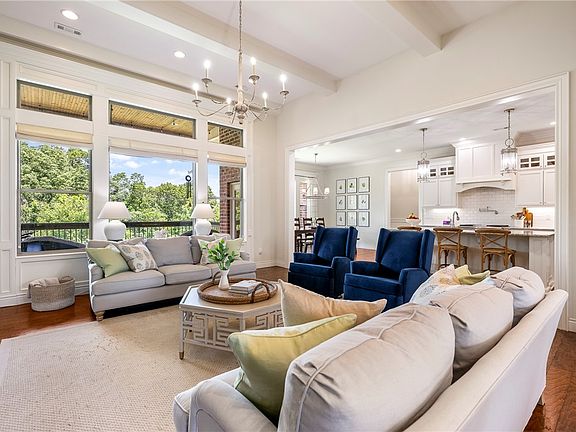 5th image of 3140 Laurel Cir