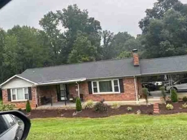 5512 Pine Lake Ct, Hickory, NC 28601