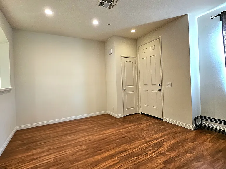 37 Bijou — Photo 4