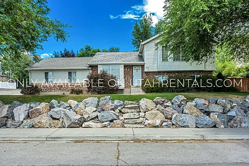 1437 E Murdock Dr Photo 1