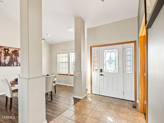 4th image of 245 El Rio Dr