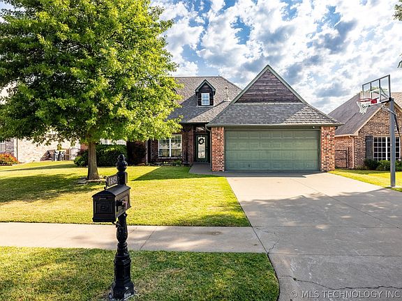 2nd image of 14929 Courtney Ln