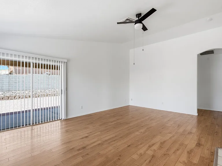 1302 E Michelle Dr — Photo 17