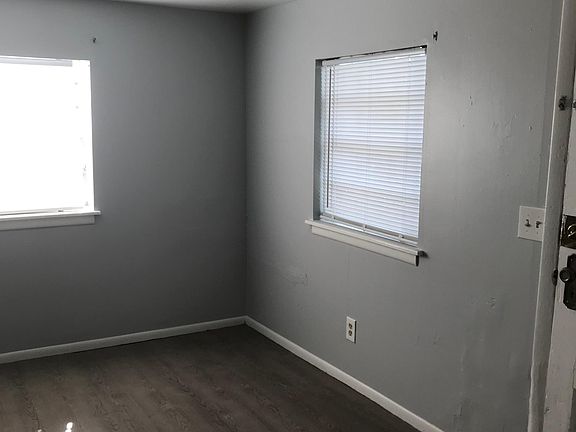 3rd image of 234 18th Ave S #5