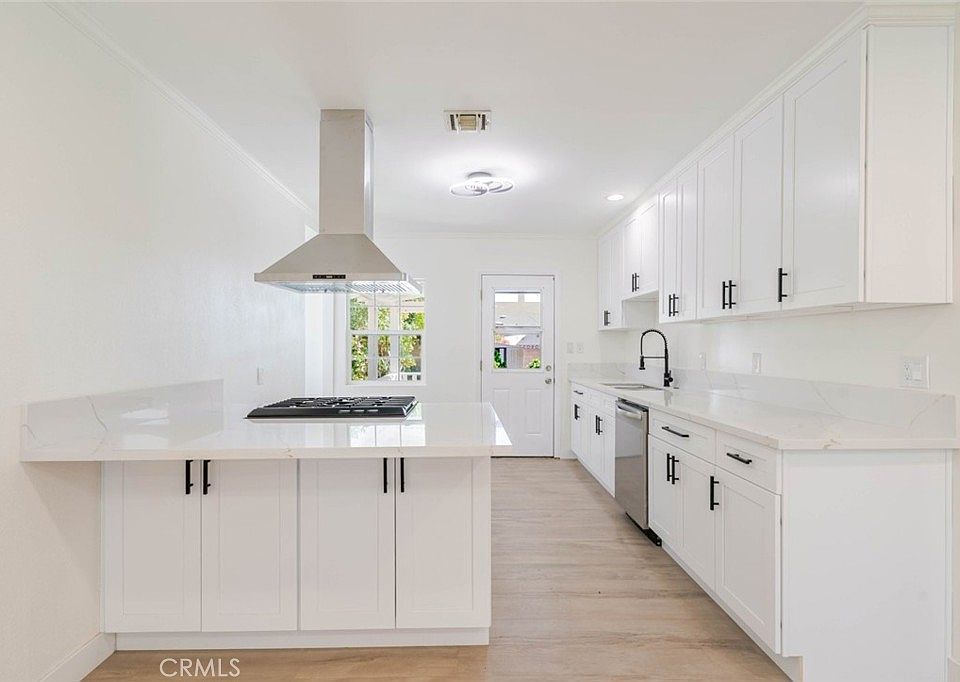 1st image of 8108 Lemona Ave #8108