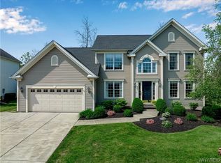 93 Newcastle Dr, Williamsville, NY 14221