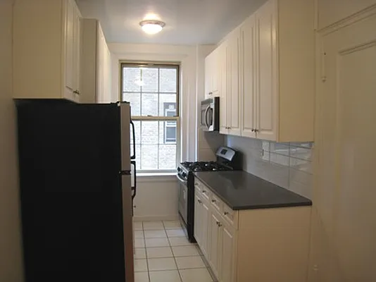 Rented by Metropolitan Equities | media 23