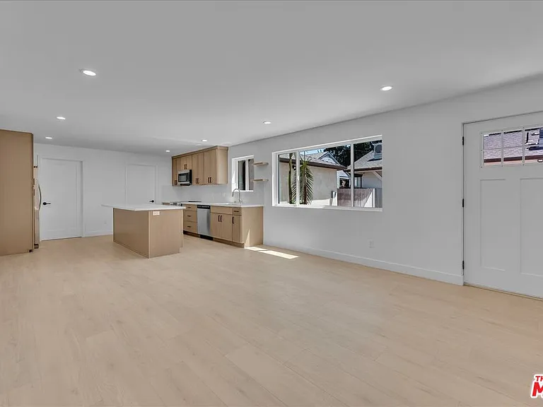 6913 Encino Ave #LOWER — Photo 14