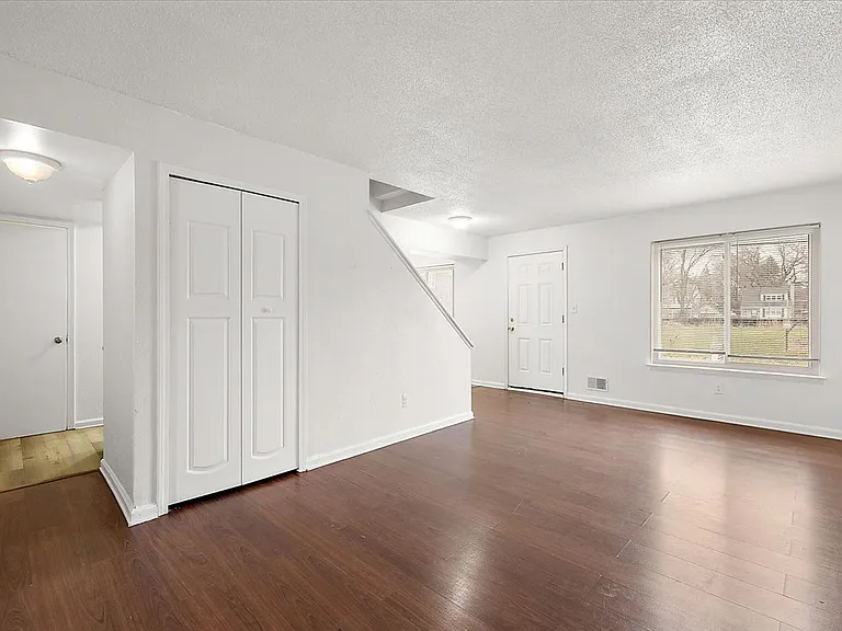 219 Ashland St — Photo 9