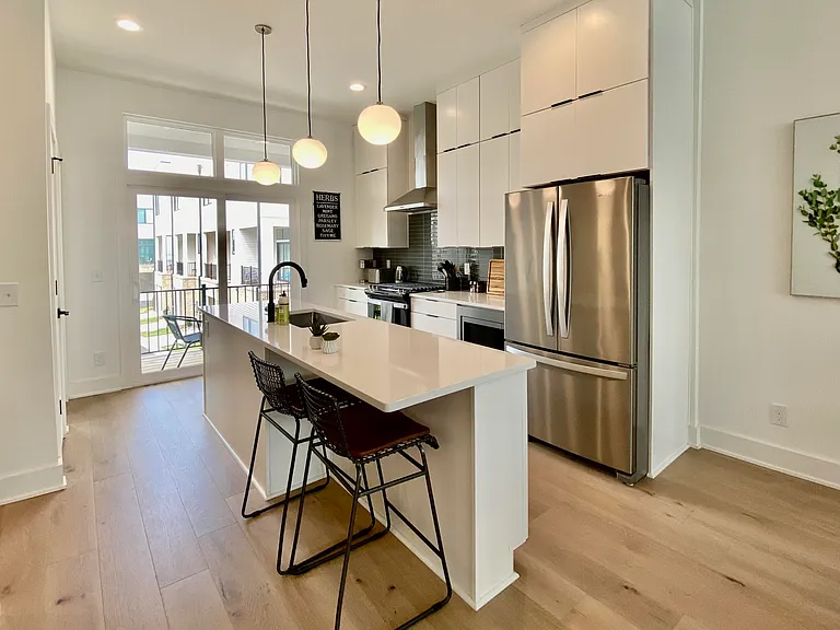 629 Queen St — Photo 17