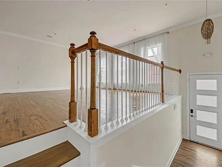 860 Stonehill Ln — Photo 32
