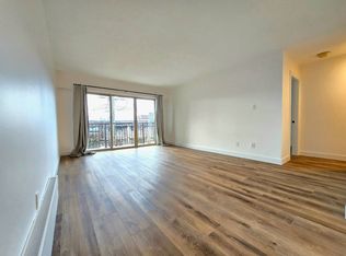 225 3rd St W #210, North Vancouver, BC