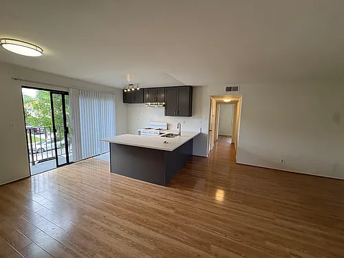 1050 Raymond Ave Photo 1